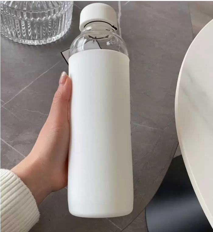 50%off No. 5 Factory Series Large-capacity Water bottle 300-590ml Glass Bottles Frosted Cup Holder With Gift Box Packaging White Kettle VIP gifts 0712707
50%off No. 5 Factory Series Large-capacity Water bottle 300-590ml Glass Bottles Frosted Cup Holder With Gift Box Packaging White Kettle VIP gifts 0712707