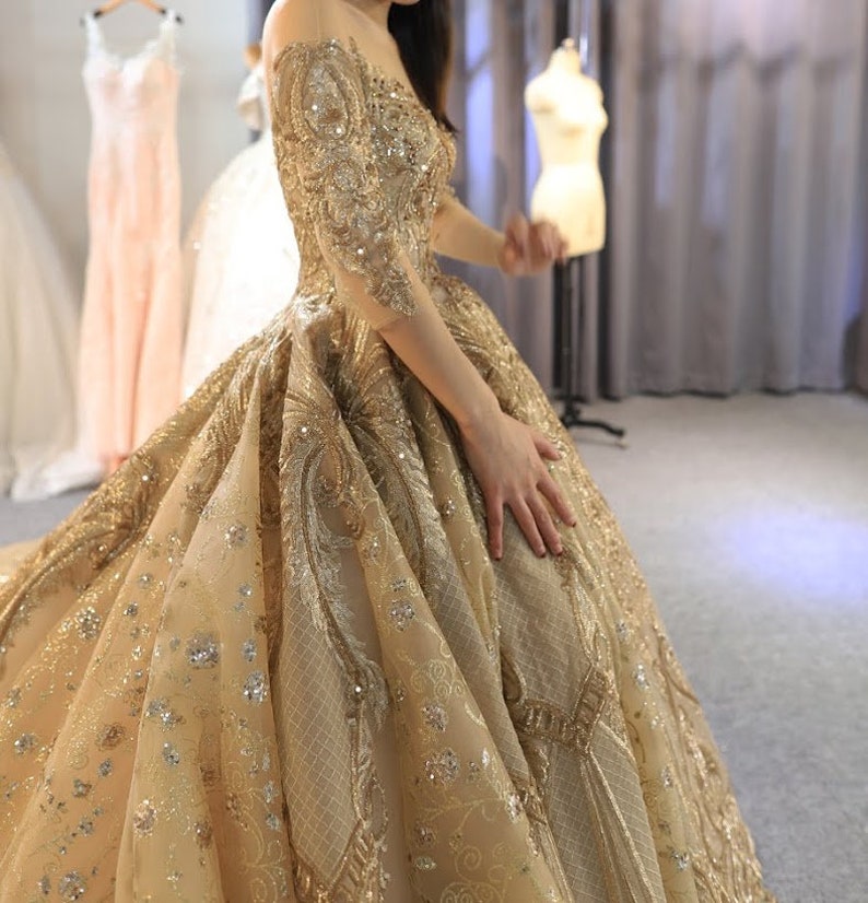 2022 Dubai Luxurious Golden Wedding Dress Princess Fairy Tale Bridal Ball Gown Long Royal Train Illusion Neck Vintage Glitter Sequins Bride Dresses Cu