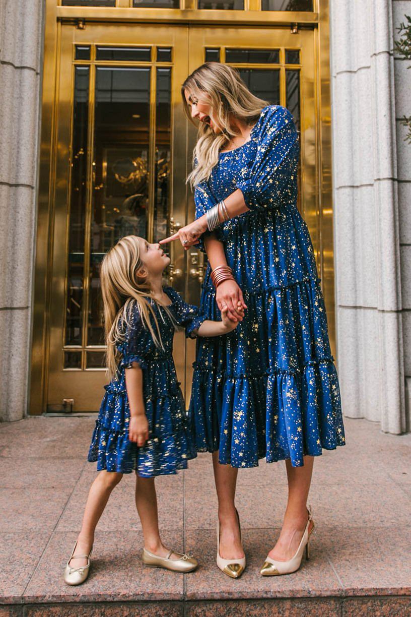 Family matching outfits girls flowers printed princess long dress summer mother and daughter plaid dresses A8819, White star
Family matching outfits girls flowers printed princess long dress summer mother and daughter plaid dresses A8819, White star