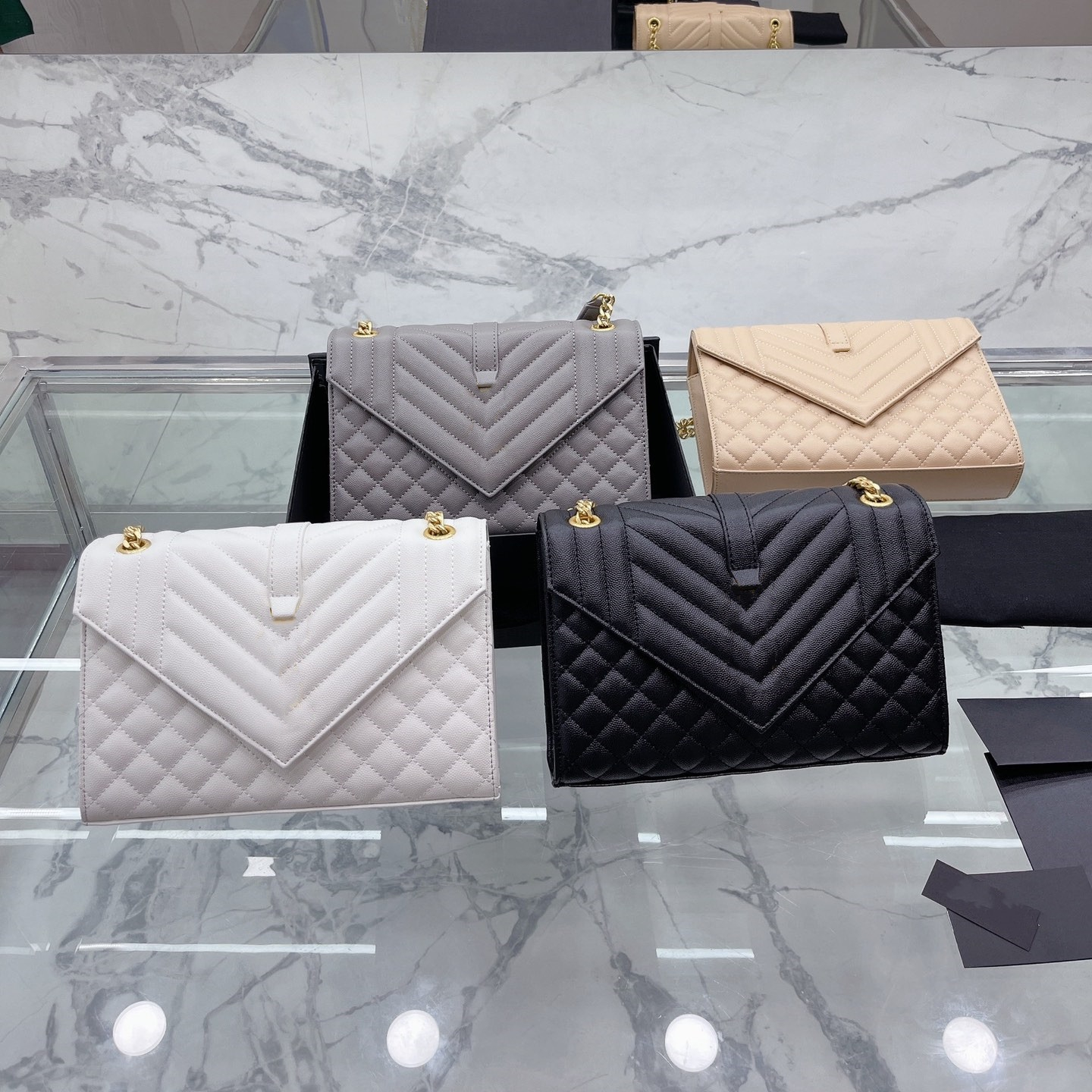 Cross body Bag Handbags Women Shoulder Bags Totes 4 color calfskin caviar classic Diamond quilted chains double flap medium Genuine Leather crossbody wallets, Black
Cross body Bag Handbags Women Shoulder Bags Totes 4 color calfskin caviar classic Diamond quilted chains double flap medium Genuine Leather crossbody wallets, Black