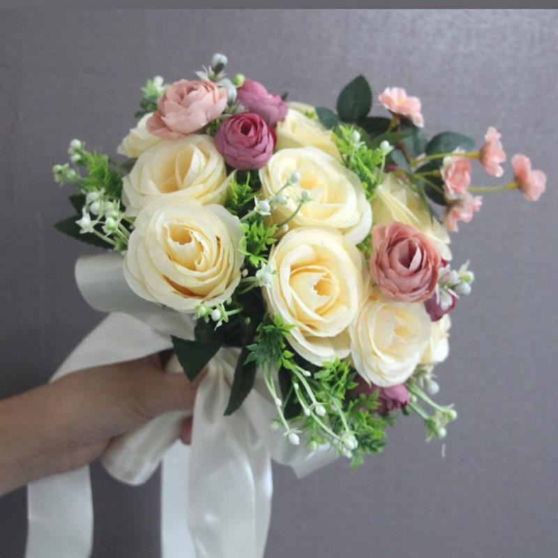 Holding flowers bride bouquet Sen props wedding engagement Valentine's day wedding production