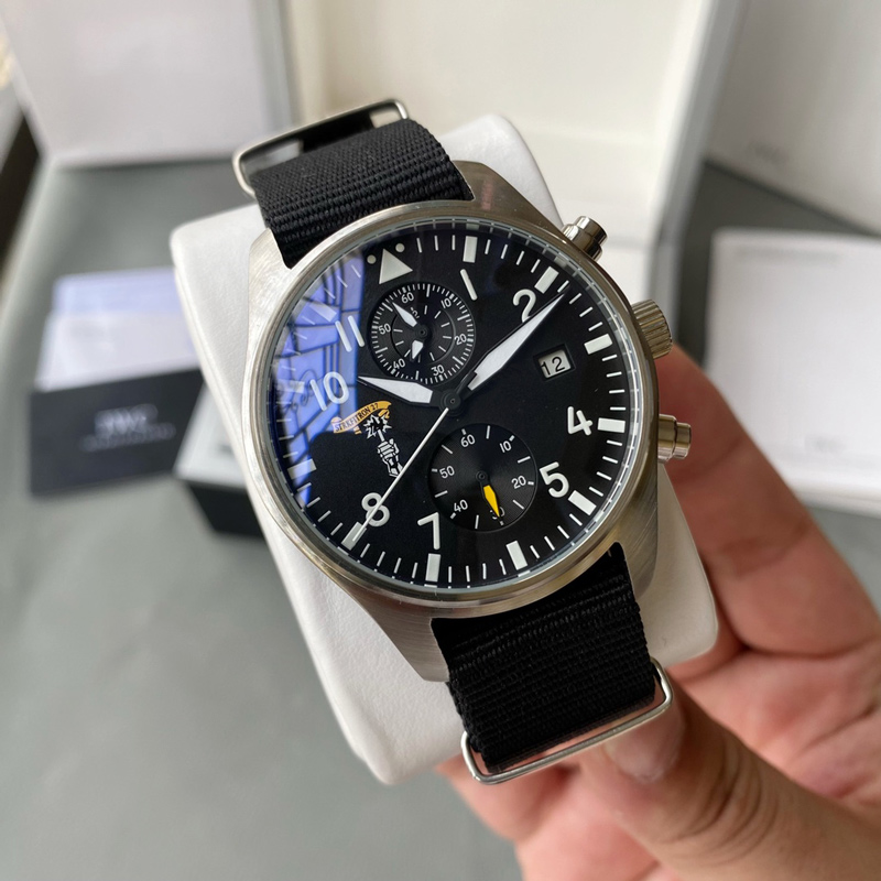 Classic Men Watch Automatic Mechanical Movement Watch 43mm Fashion Business Wristwatch Montre De Luxe, Color 2
Classic Men Watch Automatic Mechanical Movement Watch 43mm Fashion Business Wristwatch Montre De Luxe, Color 2