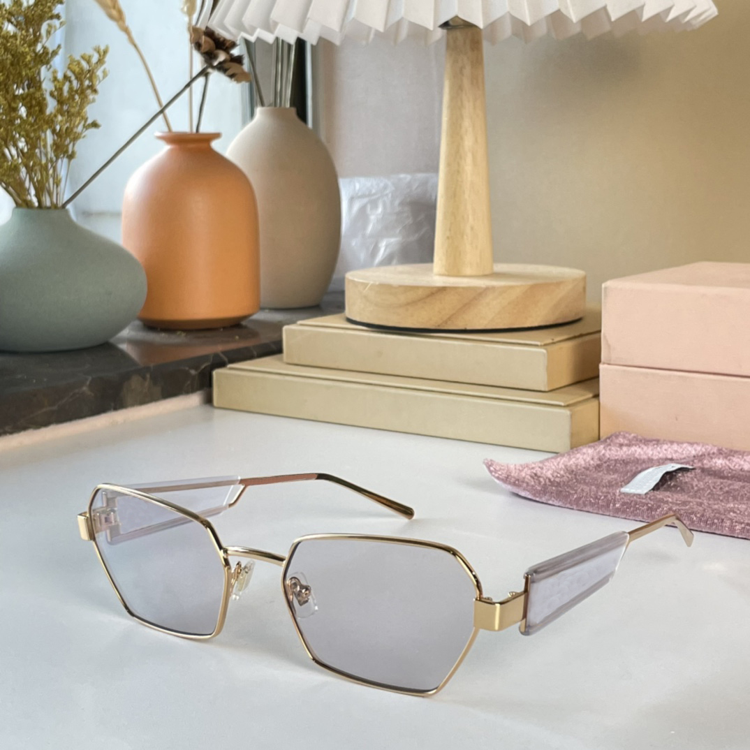 New Light Blue Cycling Sunglasses Polarized Polygonal Sunglasses Personality UV Protection Glasses
New Light Blue Cycling Sunglasses Polarized Polygonal Sunglasses Personality UV Protection Glasses