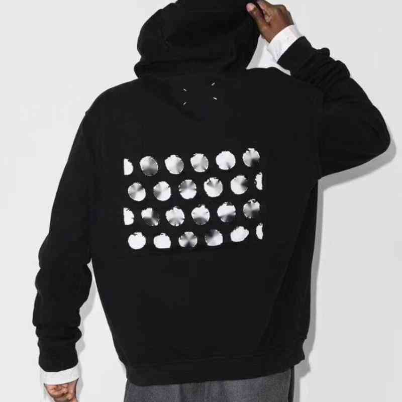 Men' hoodies M6 Ma Cutout Back Alphanumeric Sweater Black Hooded Coat Loose Hoodie for Men and Women High Quality Fashion Jacket Top
Men' hoodies M6 Ma Cutout Back Alphanumeric Sweater Black Hooded Coat Loose Hoodie for Men and Women High Quality Fashion Jacket Top