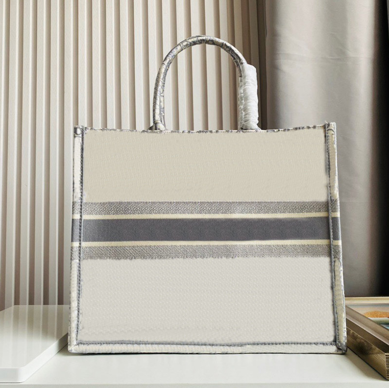 Canvas Shopping Handbag Classic Shoulder women Designer Bags Luxurys Designers Embroidered Fashion Large Capacity Original Box big size 41/36cm, Other
Canvas Shopping Handbag Classic Shoulder women Designer Bags Luxurys Designers Embroidered Fashion Large Capacity Original Box big size 41/36cm, Other