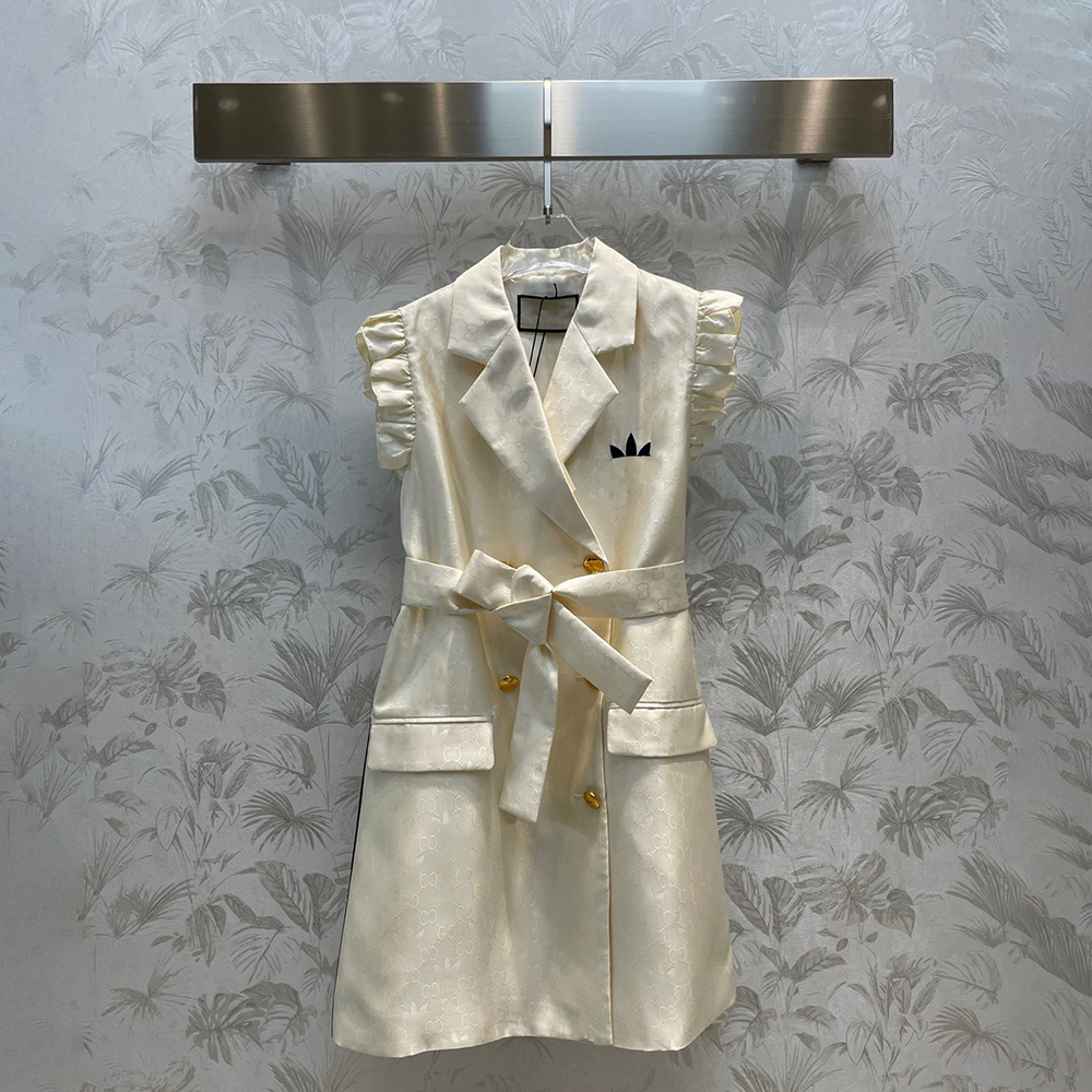 Fashion women work dress in champagne and green designer clothes with petal sleeve double breasted pencil suit dress V neck above knee SML size
Fashion women work dress in champagne and green designer clothes with petal sleeve double breasted pencil suit dress V neck above knee SML size