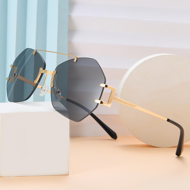 Sunglasses Trendy Oversized Square Women Personlity Fashion Sexy Champagn Brown Tinted Color Lens UV400 Retro Ladies Sun GlassesSunglasses
Sunglasses Trendy Oversized Square Women Personlity Fashion Sexy Champagn Brown Tinted Color Lens UV400 Retro Ladies Sun GlassesSunglasses