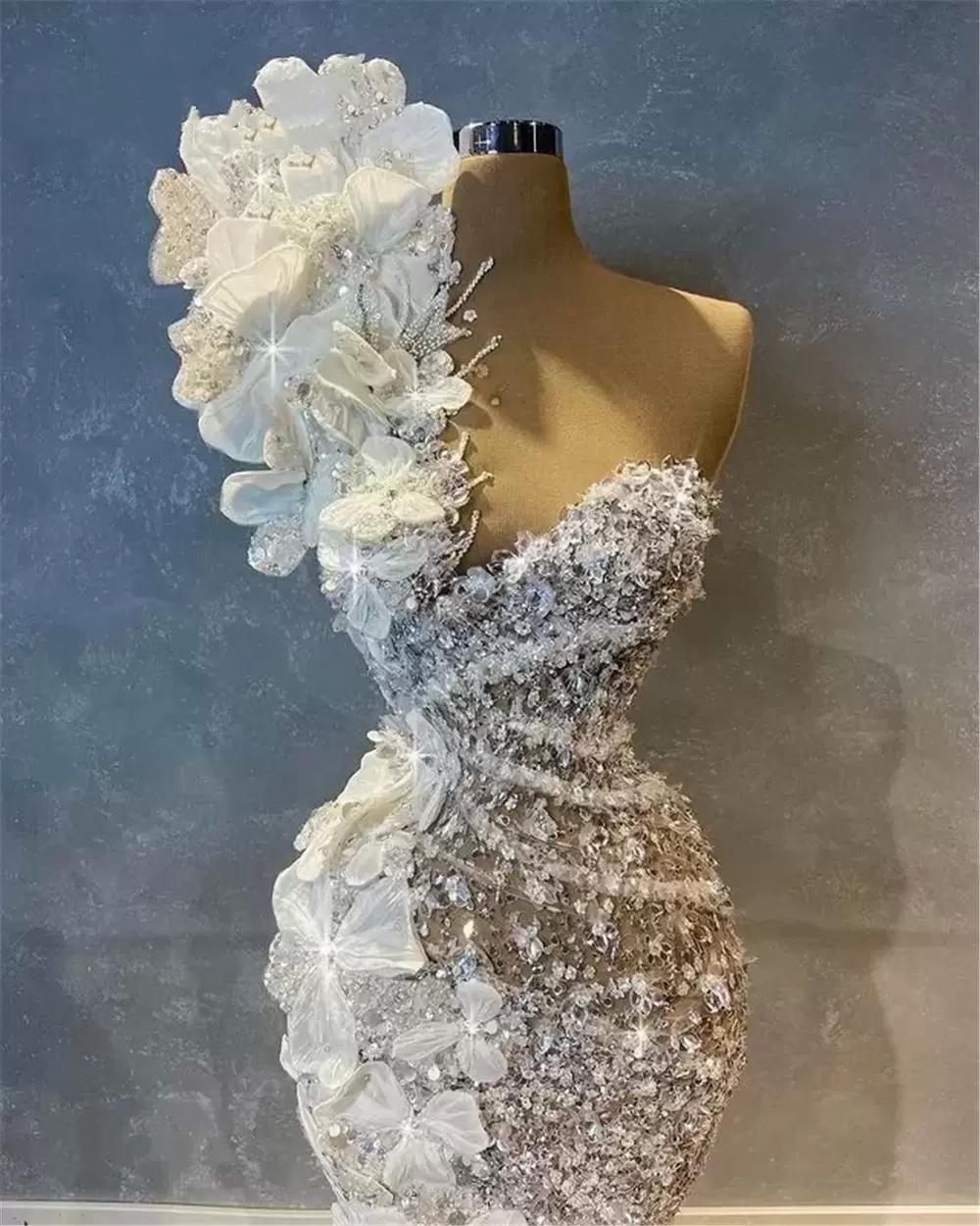 2022 Sparkly Sequins Mermaid Wedding Dresses One Shoulder Strap Sleeveless Handmade Flowers Custom Made Formal Occasion Wear Plus Size