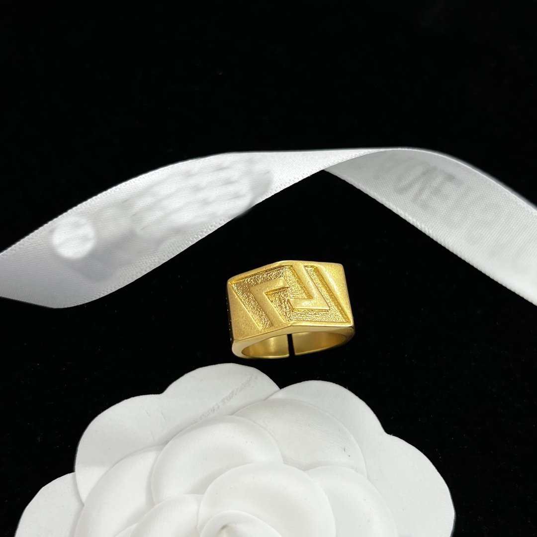 New designed Wedding Rings Fashion Medusa profile photo women Rings Brass 18K gold plated ladies diamonds ring Designer Jewelry R01
New designed Wedding Rings Fashion Medusa profile photo women Rings Brass 18K gold plated ladies diamonds ring Designer Jewelry R01