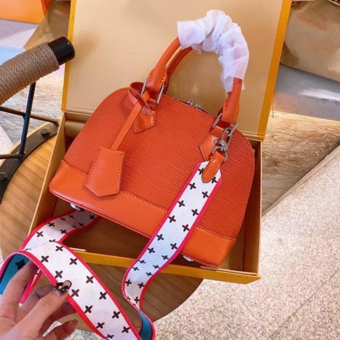 Luxurys Designers fashion bags handbag women leather shoulder bag large capacity chain messenger pillow handbags High grade versatile texture Lady purse, Bubble bag
Luxurys Designers fashion bags handbag women leather shoulder bag large capacity chain messenger pillow handbags High grade versatile texture Lady purse, Bubble bag