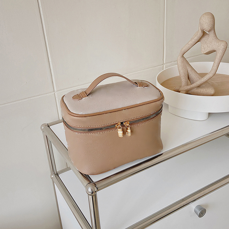 Lady Cosmetic Bags Fashion Makeup Bag Women Designers Handbag Travel Pouch Ladies Purses High Quality Organizador Toiletry hanging wash Bag 642, As picture
Lady Cosmetic Bags Fashion Makeup Bag Women Designers Handbag Travel Pouch Ladies Purses High Quality Organizador Toiletry hanging wash Bag 642, As picture