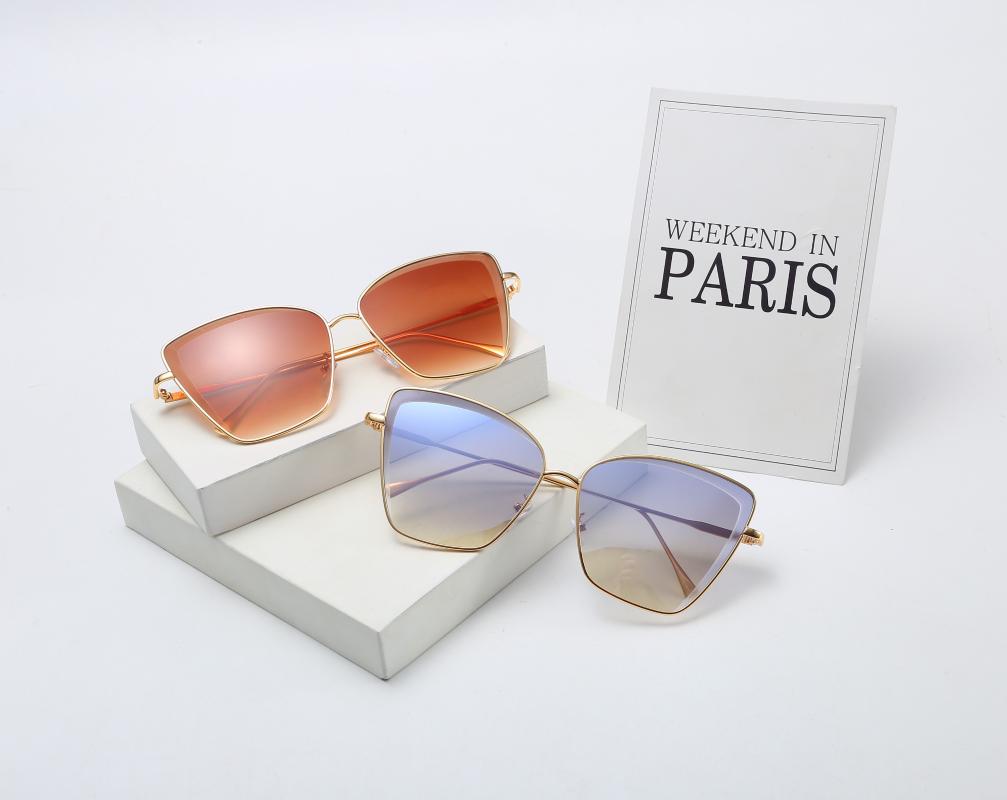 Sunglasses Fashion Men Women Top Brand Designer Glasses Coating Mirror Sun Eyewear With CaseSunglasses
Sunglasses Fashion Men Women Top Brand Designer Glasses Coating Mirror Sun Eyewear With CaseSunglasses