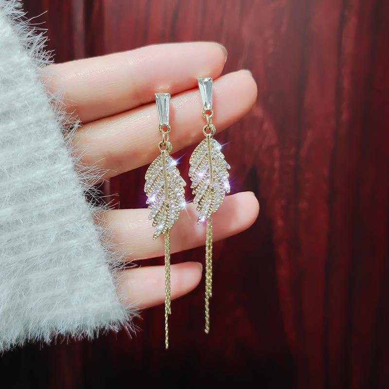 Dangle & Chandelier Luxury Crystal Long Tassel Drop Earrings For Women French Shiny Rhinestone Leaf Wedding Female Elegant JewelryDangle
Dangle & Chandelier Luxury Crystal Long Tassel Drop Earrings For Women French Shiny Rhinestone Leaf Wedding Female Elegant JewelryDangle