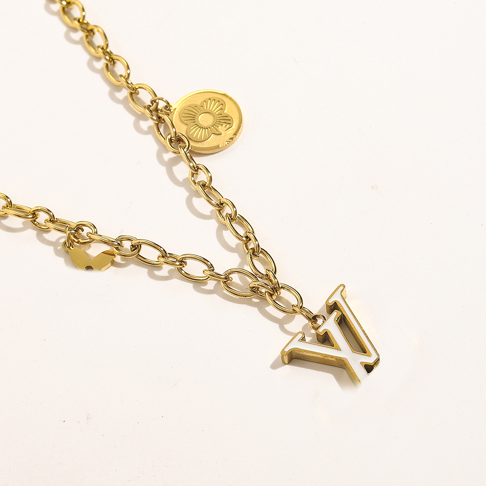 Luxury Designer Necklace Choker Pendant Chain 18K Gold Plated Stainless Steel Letter Necklaces Fashion Women Statement Wedding Jewelry ZG1193
Luxury Designer Necklace Choker Pendant Chain 18K Gold Plated Stainless Steel Letter Necklaces Fashion Women Statement Wedding Jewelry ZG1193