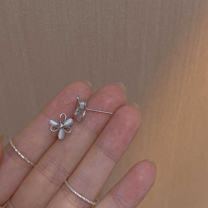 Stud Sweet Opal Flower Earrings Female Super Fairy Small Delicate Petals Light Luxury High Fashion Temperament Versatile JewelryStud
Stud Sweet Opal Flower Earrings Female Super Fairy Small Delicate Petals Light Luxury High Fashion Temperament Versatile JewelryStud
