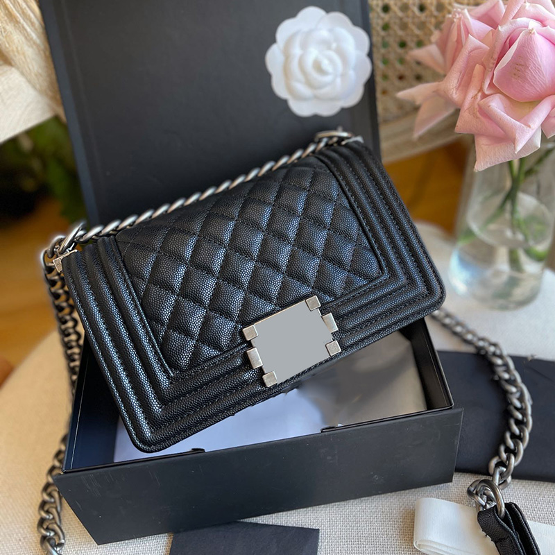 22P F/W Classic Mini Boy Caviar Leather Boy Flap Bags Calfskin Quilted Aged Silver Hardware Chain Strap Crossbody Shoulder Purse Womens Luxury Designer Handbags 20CM, Box
22P F/W Classic Mini Boy Caviar Leather Boy Flap Bags Calfskin Quilted Aged Silver Hardware Chain Strap Crossbody Shoulder Purse Womens Luxury Designer Handbags 20CM, Box
