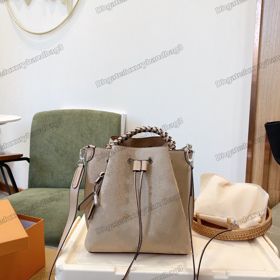 Women Drawstring Crossbody Bag Muria Bucket Bag Perforated Leathers Totes Long Shoulder Strap Leather Designers Womens Handbags Purses
Women Drawstring Crossbody Bag Muria Bucket Bag Perforated Leathers Totes Long Shoulder Strap Leather Designers Womens Handbags Purses