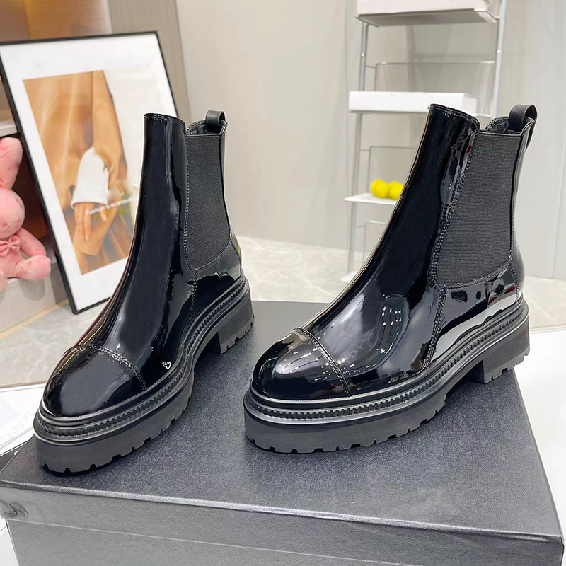 Top designer women's short boots autumn and winter luxury fashion leather color matching rhombic elastic sleeve flat heel Roman Knight Chelsea boots, Black
Top designer women's short boots autumn and winter luxury fashion leather color matching rhombic elastic sleeve flat heel Roman Knight Chelsea boots, Black