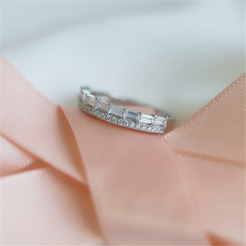 Size 5-10 Fashion 925 Sterling Silver Tennis Ring for Women Chunky White 5A Cubic Zirconia Wedding Rings Luxury Diamond Jewelry ring Party Valentines Day Friend Gift
Size 5-10 Fashion 925 Sterling Silver Tennis Ring for Women Chunky White 5A Cubic Zirconia Wedding Rings Luxury Diamond Jewelry ring Party Valentines Day Friend Gift