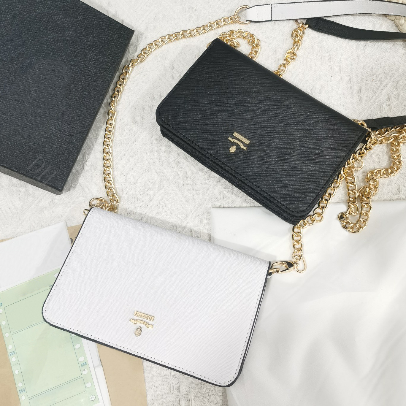 Milano Luxury Designer Bags Shoulder Chain Messenger Handbags Letter Plain Flaps Famous Hasp Crossbody Simple Style Cool Women Lady Fashion Coin Purse Nice Wallets, Color q
Milano Luxury Designer Bags Shoulder Chain Messenger Handbags Letter Plain Flaps Famous Hasp Crossbody Simple Style Cool Women Lady Fashion Coin Purse Nice Wallets, Color q