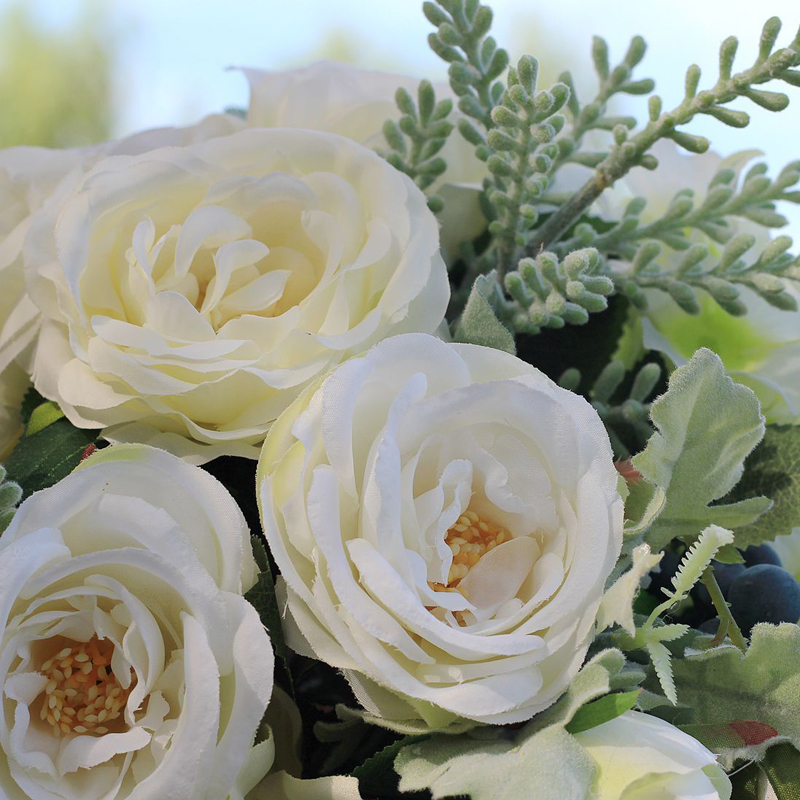 High-end silk cloth wedding bride holding flowers simulation flowers rose blueberry succulents holding flowers