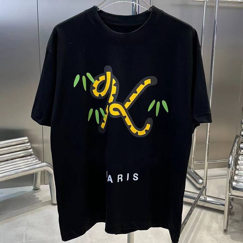 2022 Tee Men' Women' Designer T-Shirts Streetwear Luxury Spring/Summer Couples Hip Hop Short Sleeves Sports Black & White Letters Printed tshirt Clothing
2022 Tee Men' Women' Designer T-Shirts Streetwear Luxury Spring/Summer Couples Hip Hop Short Sleeves Sports Black & White Letters Printed tshirt Clothing