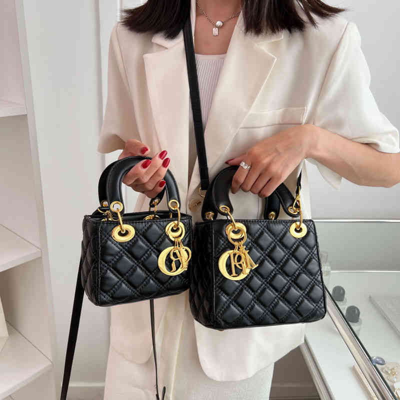 Designer Handbags 2022 Premium Women's French Go Out Hand-held Diana Small Crowd Ins Versatile Foreign Style One Shoulder Diagonal, Mini black no cell phone
Designer Handbags 2022 Premium Women's French Go Out Hand-held Diana Small Crowd Ins Versatile Foreign Style One Shoulder Diagonal, Mini black no cell phone
