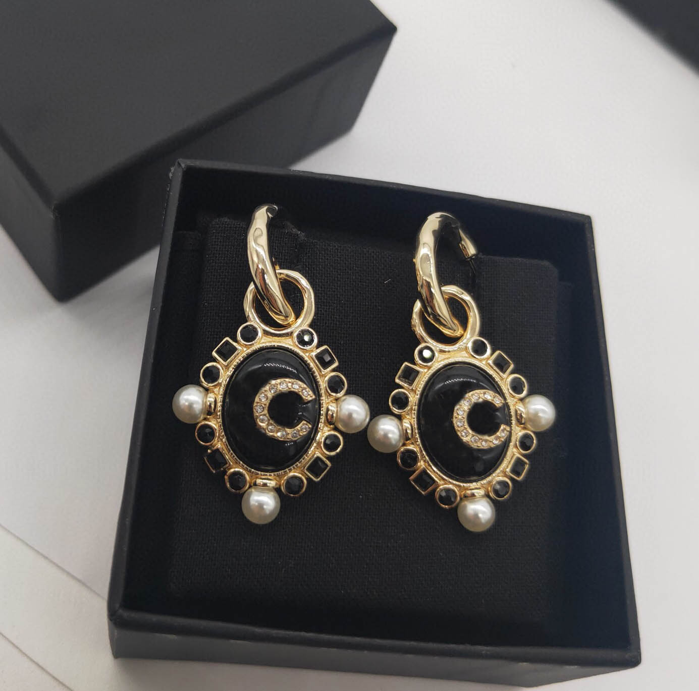 2022 Top quality Charm oval shape Drop earring with nature black agate beads and diamond in 18k gold plated for women wedding jewelry gift have box stamp PS7616
2022 Top quality Charm oval shape Drop earring with nature black agate beads and diamond in 18k gold plated for women wedding jewelry gift have box stamp PS7616