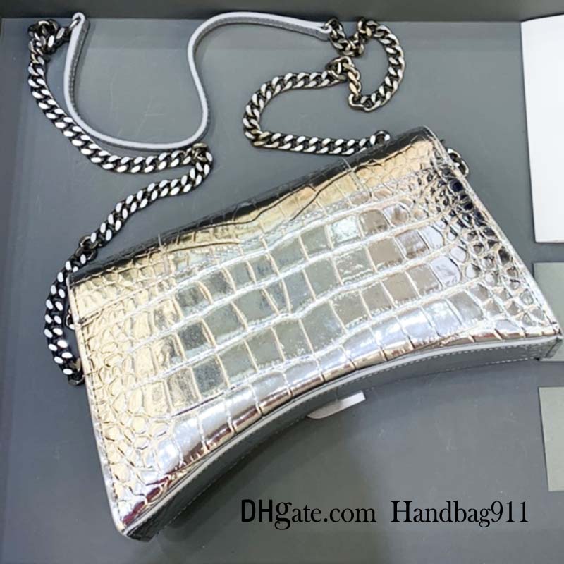 High Quality Chain Shoulder Bags Crocodile pattern Leather Messenger Bags Luxury Designer CrossBody Bag Fashion Flap Design Women's Purse, Black-gold hardware
High Quality Chain Shoulder Bags Crocodile pattern Leather Messenger Bags Luxury Designer CrossBody Bag Fashion Flap Design Women's Purse, Black-gold hardware