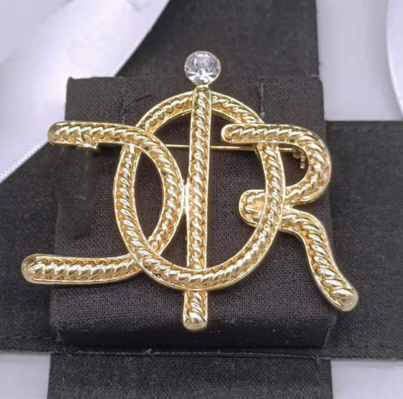Wholesale 20colors Brand Designer Letters Brooch Fashion Letter Tassel Pearl Luxury Individuality Rhinestone Suit Pin Jewelry Wedding Party
Wholesale 20colors Brand Designer Letters Brooch Fashion Letter Tassel Pearl Luxury Individuality Rhinestone Suit Pin Jewelry Wedding Party