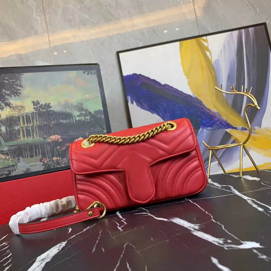 Classic chain underarm bag designer multicolor wavy leather urban fashion handbag, Red
Classic chain underarm bag designer multicolor wavy leather urban fashion handbag, Red
