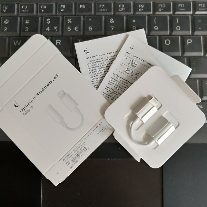 Light ning to 3.5 mm Headphone Jack Headphones Adapter Audio Dongle Cable Earphones Converter Compatible with iPhone 12/11 Pro/X
Light ning to 3.5 mm Headphone Jack Headphones Adapter Audio Dongle Cable Earphones Converter Compatible with iPhone 12/11 Pro/X