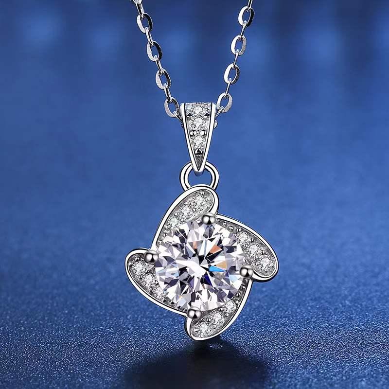 Other Trendy 1 D Color Moissanite Windmill Pendant Necklace Women Jewelry 925 Sterling Silver GRA VVS1 Necklave GiftOther
Other Trendy 1 D Color Moissanite Windmill Pendant Necklace Women Jewelry 925 Sterling Silver GRA VVS1 Necklave GiftOther