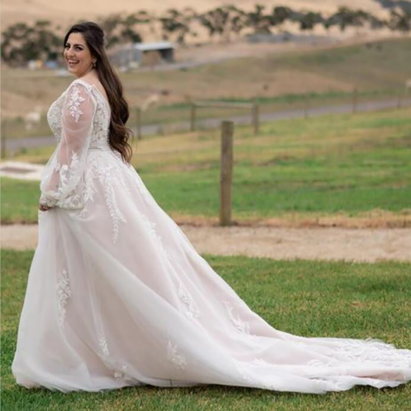Plus Size Boho Wedding Dress 2022 Sexy V Neck Lace Backless Beach Country Bride Dress Long Sleeve Bohemian Garden Women Party Robe Mariage Vestidos de