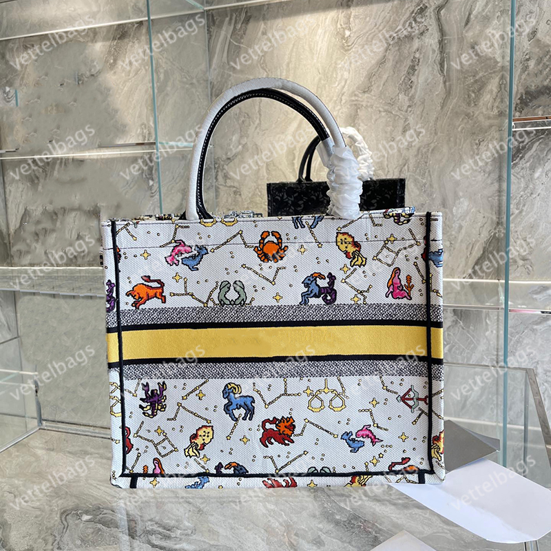 2 Sizes Totes Bag Embroidery Shoulder Bags Luxury Designer Handbag Women Canvas Tote High Quality Briefcases Large Capacity Book Handbags Shopping Purse, Increase freight
2 Sizes Totes Bag Embroidery Shoulder Bags Luxury Designer Handbag Women Canvas Tote High Quality Briefcases Large Capacity Book Handbags Shopping Purse, Increase freight