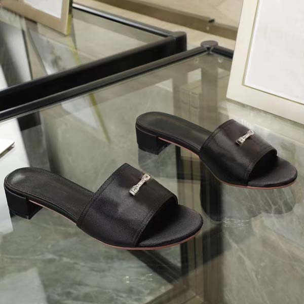 High Quality Woman Fish mouth Sandals Fashion Slipper Super Star Flat bottom Hardware BUCKLE Casual Shoes Size 35-44 With box, Silver
High Quality Woman Fish mouth Sandals Fashion Slipper Super Star Flat bottom Hardware BUCKLE Casual Shoes Size 35-44 With box, Silver