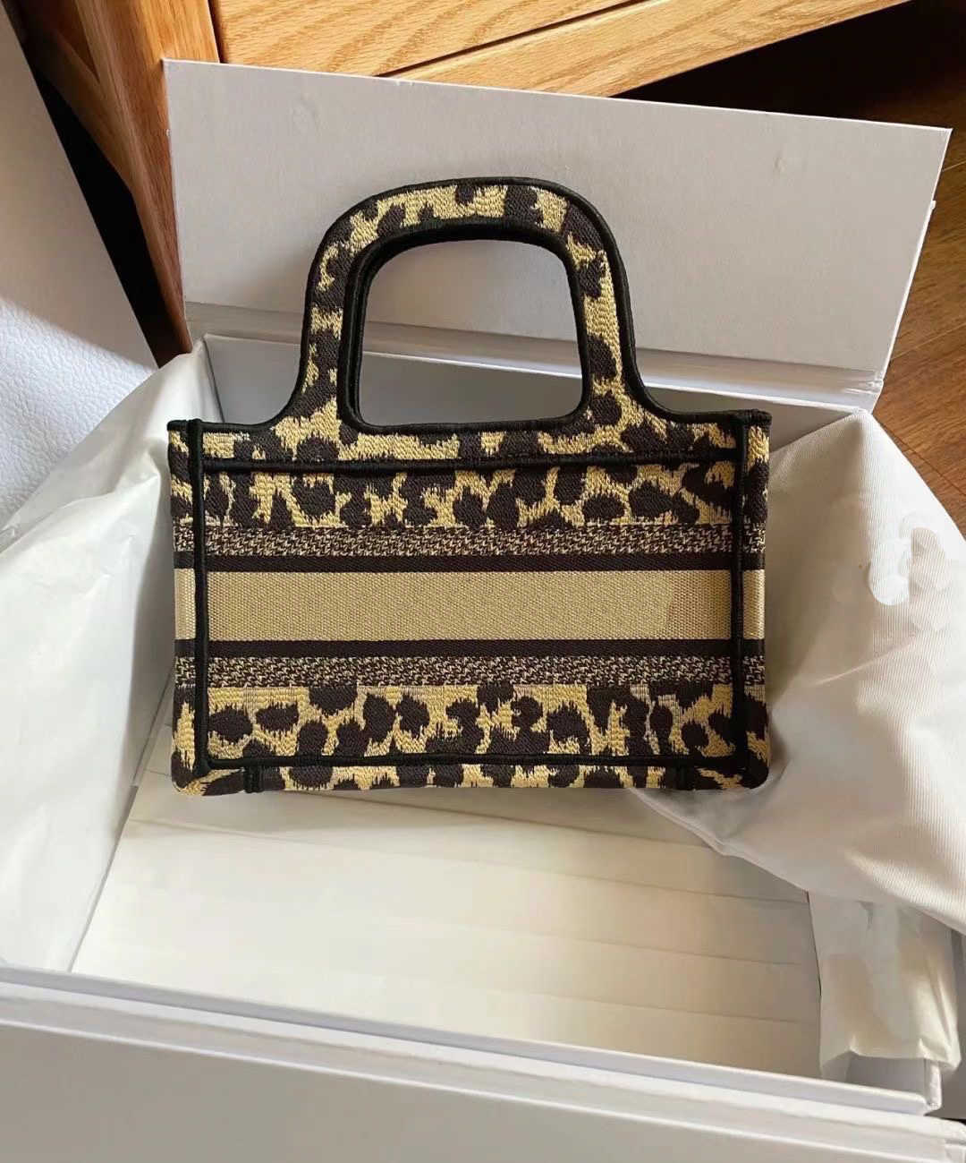 2022 Top Designer Women's Bags Vintage Shopping Bag Rice Mini Embroidered Leopard Print One Shoulder Luxury Hand Wallet
2022 Top Designer Women's Bags Vintage Shopping Bag Rice Mini Embroidered Leopard Print One Shoulder Luxury Hand Wallet