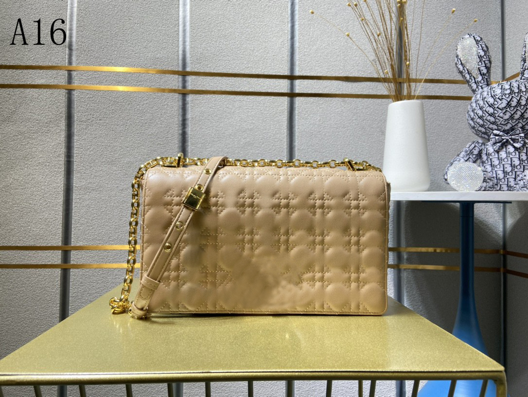 Top quality Designer hobo shoulder bag for women Messenger Sewing grid CARO BAG Chest pack lady Tote chains handbags purse bags vintage handbag foumas 1628, Beige
Top quality Designer hobo shoulder bag for women Messenger Sewing grid CARO BAG Chest pack lady Tote chains handbags purse bags vintage handbag foumas 1628, Beige