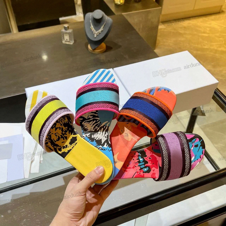 2022 women Sandals Slides slippers Flip Flops Summer Sandal Beach Slipper Ladies Low Floral Brocade loafers Striped with dust bag 35-42 Z7og#, I need look other product
2022 women Sandals Slides slippers Flip Flops Summer Sandal Beach Slipper Ladies Low Floral Brocade loafers Striped with dust bag 35-42 Z7og#, I need look other product