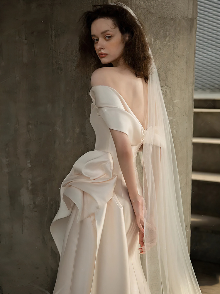 Shoulder Strapless Wedding Dresses Sexy Floor Length Small trailing satin Bridal Gowns