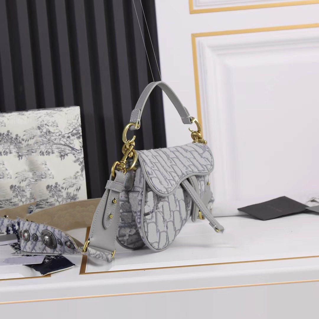 Saddle High Quality handbags Shoulder Bags crossbody Luxurys Designer Fashion women Classic Metallic logos leather bag Clutch Totes wallets ladies purse, Black flowers
Saddle High Quality handbags Shoulder Bags crossbody Luxurys Designer Fashion women Classic Metallic logos leather bag Clutch Totes wallets ladies purse, Black flowers