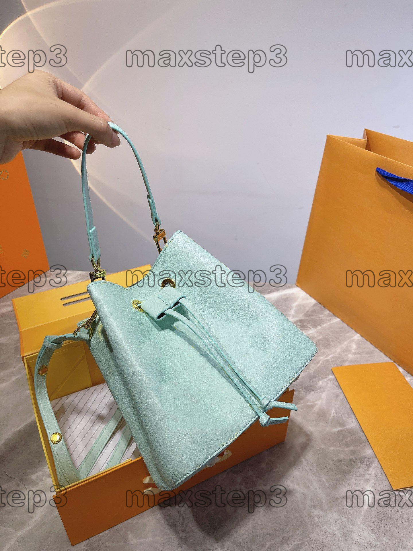 Summer Stardust Speedy Bandouliere 20 Pillow Bag Green Beige Glimmering CrossBody M46092 M46163 Embossed Leather Purse Wallet 
Summer Stardust Speedy Bandouliere 20 Pillow Bag Green Beige Glimmering CrossBody M46092 M46163 Embossed Leather Purse Wallet