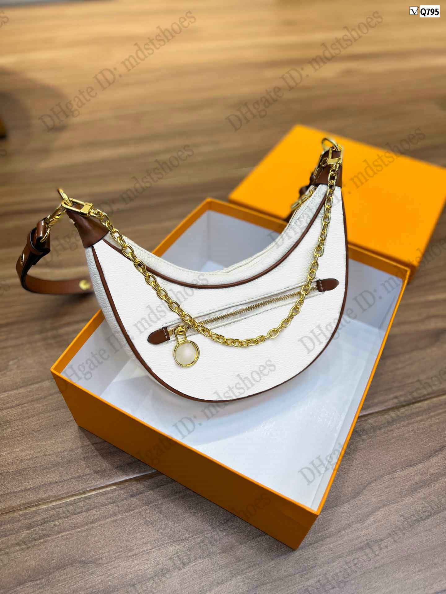 Loop Bag Half-moon Handbag Monograms Leather Baguette Shoulder Bags Designers Chain Cross Body
Loop Bag Half-moon Handbag Monograms Leather Baguette Shoulder Bags Designers Chain Cross Body