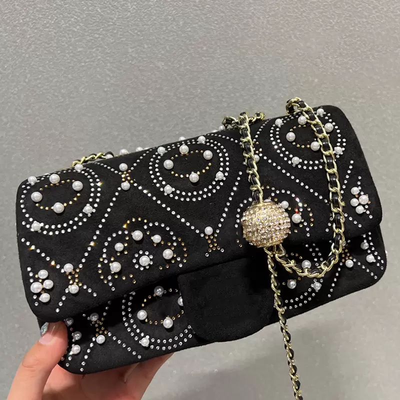 Classic Mini Flap Stud Pearl Embroidery Bags Gold Strass Crush Ball Matelasse Chain Crossbody Shoulder Large Capacity Vanity Cosmetic Case Handbags 23*12CM, Box
Classic Mini Flap Stud Pearl Embroidery Bags Gold Strass Crush Ball Matelasse Chain Crossbody Shoulder Large Capacity Vanity Cosmetic Case Handbags 23*12CM, Box