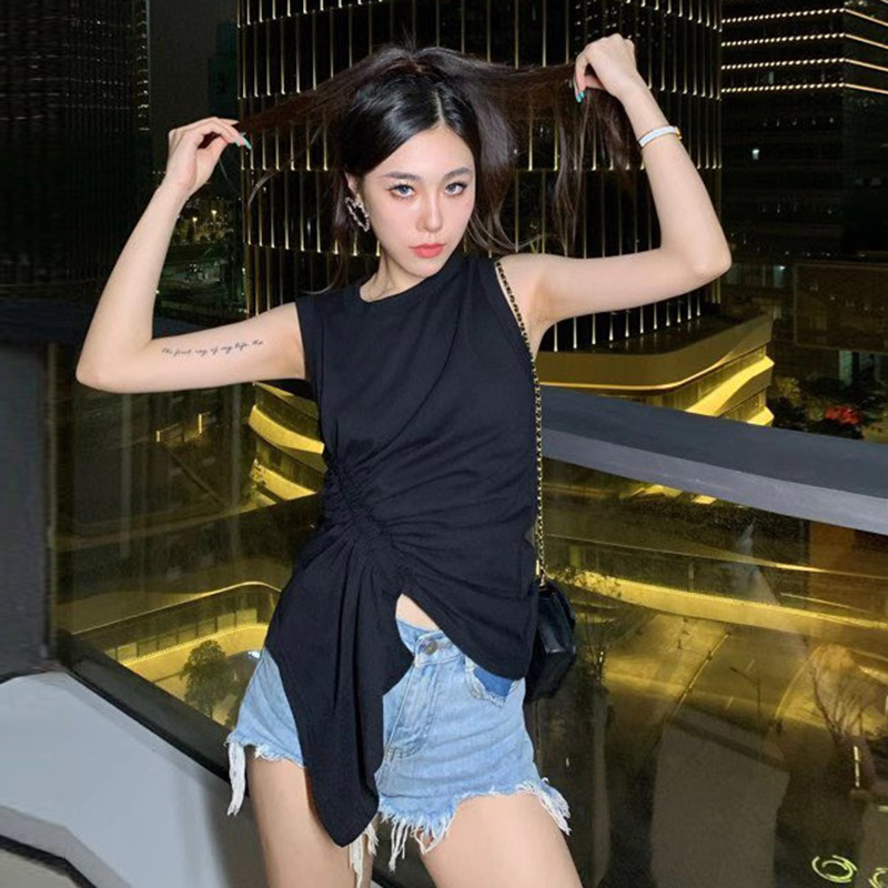 TWOTWINSTYLE Casual White T Shirt For Women O Neck Sleeveless Ruched Irregular Slim T Shirts Females Summer Fashion Stylish 220408