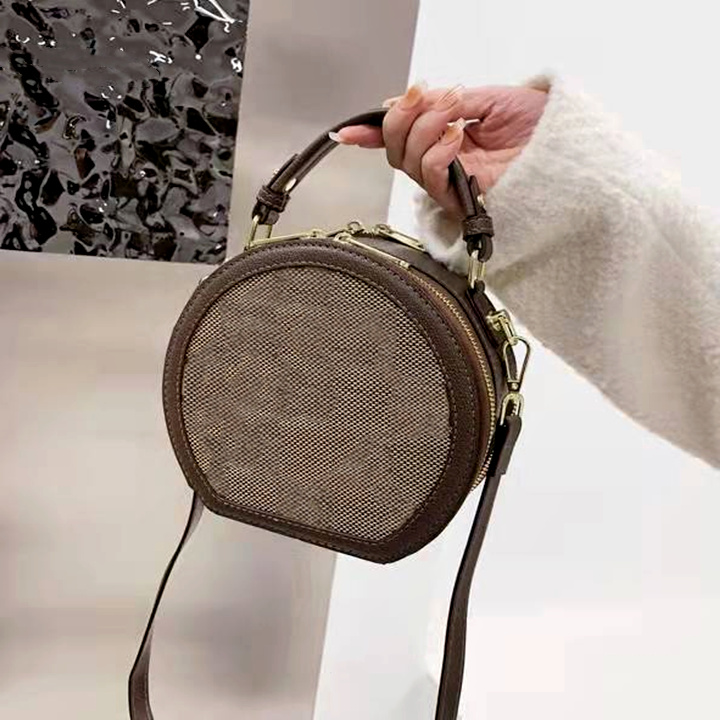 Luxurys Designers Handbag Bags Women genuine leather Capacity Handbags Womens Shoulder Messenger Bag Female Fashion Daily Tote Lady Elegant Full package with box, Brown
Luxurys Designers Handbag Bags Women genuine leather Capacity Handbags Womens Shoulder Messenger Bag Female Fashion Daily Tote Lady Elegant Full package with box, Brown