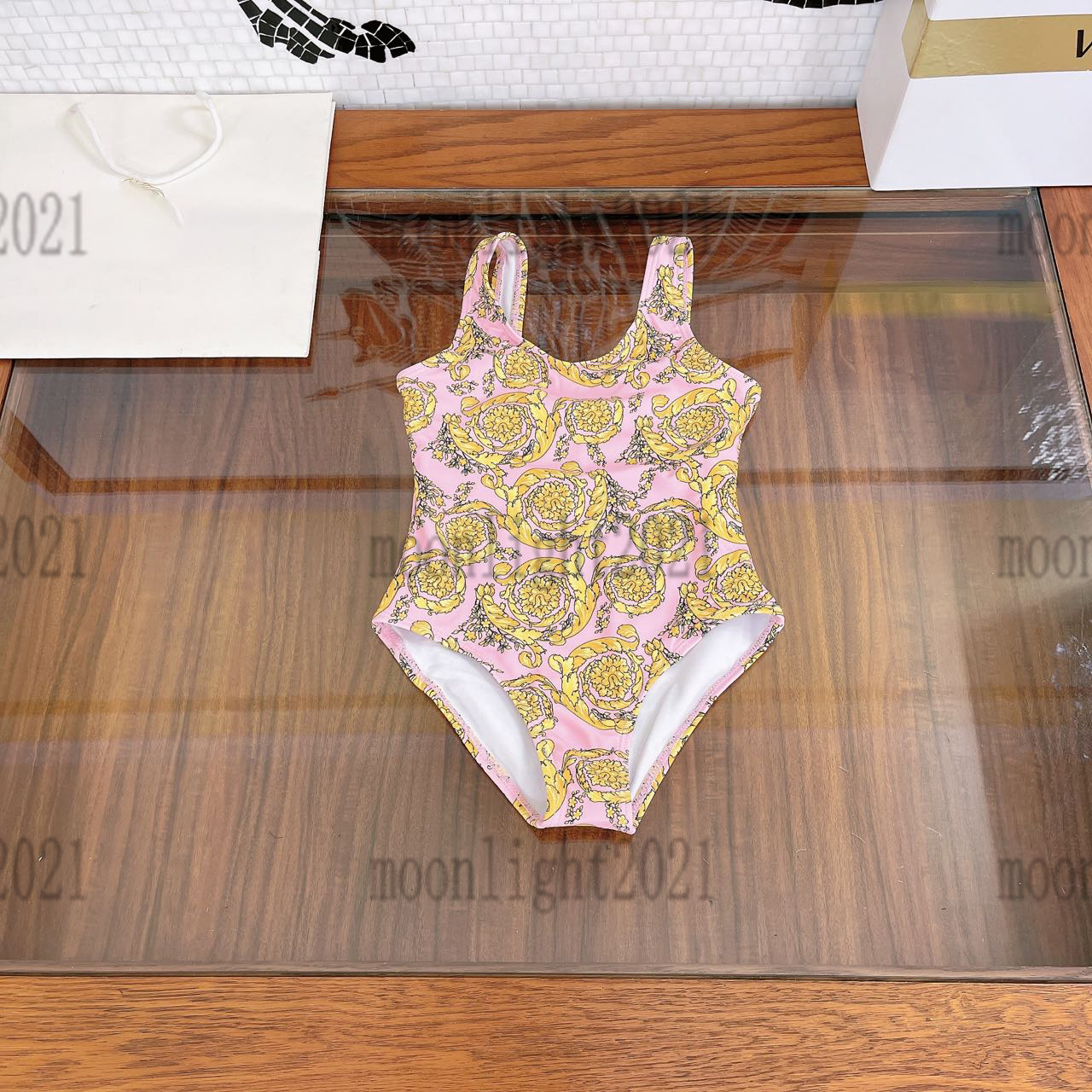 2022ss girls high-end swim black suspenders luxury bikinis summer kids children swimsuit high-end swimsuits newly girl bikini babies, 01
2022ss girls high-end swim black suspenders luxury bikinis summer kids children swimsuit high-end swimsuits newly girl bikini babies, 01