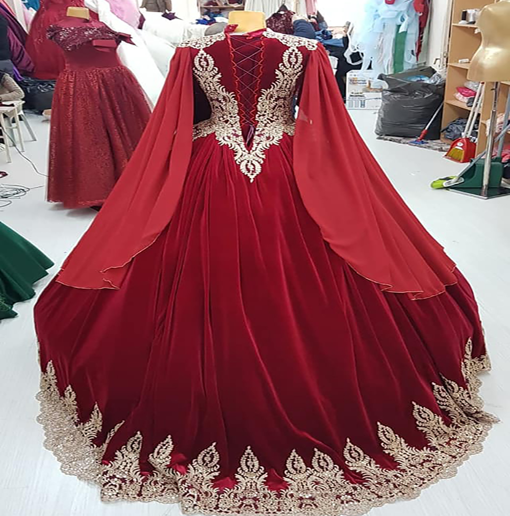 Luxury Burgundy Morrocan Wedding Dress 2022 Cape Sleeve Vintage Velvet Muslim Arabic Caftan Wedding Gown Dubai Lace Bead Bride Engagemant Bridal robe 