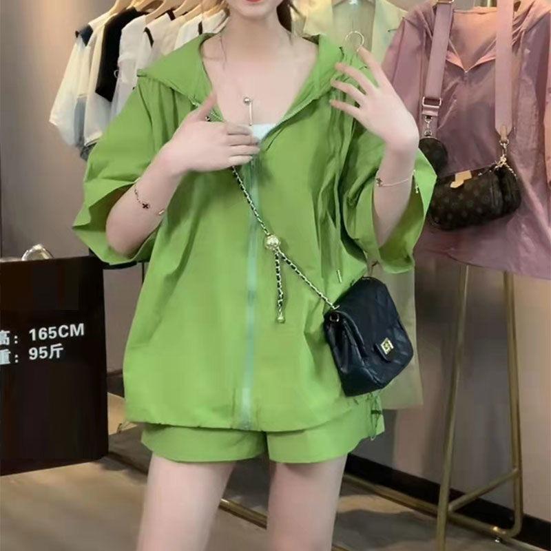 Women' Tracksuits Short Sleeve Hooded Loose Zipper Sunscreen Jacket High Waist Shorts 2022 Summer Fashion Women Casual Sport Two Piece SetW
Women' Tracksuits Short Sleeve Hooded Loose Zipper Sunscreen Jacket High Waist Shorts 2022 Summer Fashion Women Casual Sport Two Piece SetW