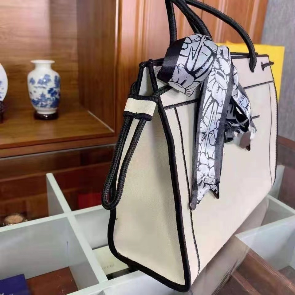 amily F's new 2022 fashion trend leisure Women's bag handbag shopping bag holding special canvas bags printing simple and versatile, White
amily F's new 2022 fashion trend leisure Women's bag handbag shopping bag holding special canvas bags printing simple and versatile, White